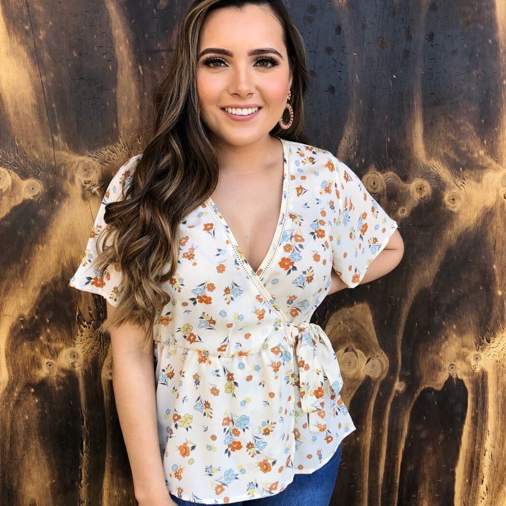 ✨ Sienna Sky Navy Floral Print Side Tie Shirt✨